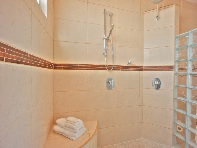 CASAREBECCAbath22 (86K)