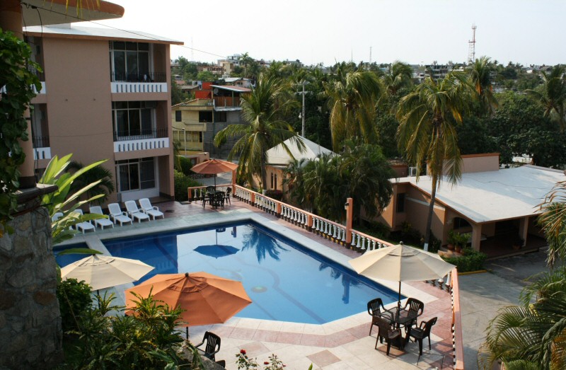 MARAVILLApool1 (148K)