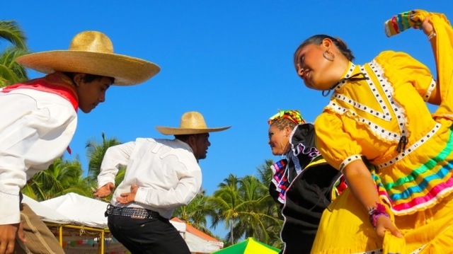 TP2013dancers5 (89K)